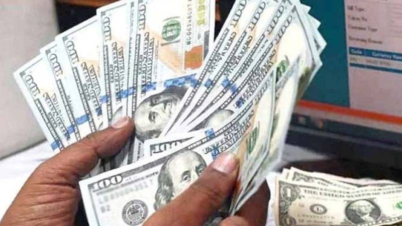 انٹر بینک میں ڈالر 7 پیسے سستا ہو کر 279 روپے 60 پیسے کا ہو گیا