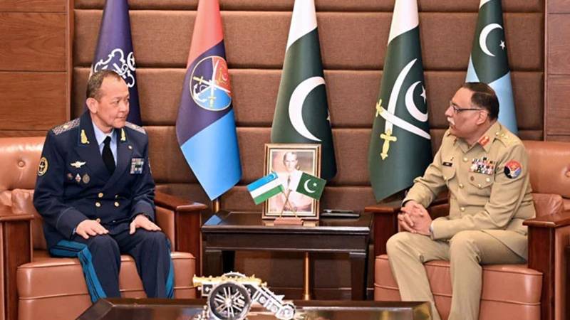 نائب وزیرِ دفاع ازبکستان کی جنرل ساحر شمشاد مرزا سے ملاقات