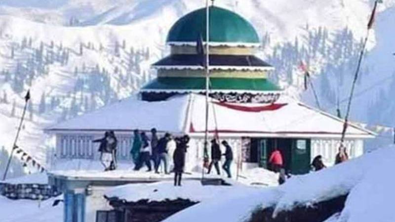 پیر چناسی میں برفباری کے باعث پھنسے 22 سیاحوں کا ریسکیو آپریشن مکمل
