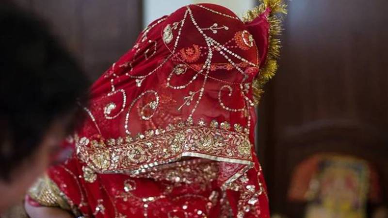 بھارتی شخص نے شادی کی پانچویں سالگرہ پر دلہن کی رخصتی کی منفرد ویڈیو شیئر کردی