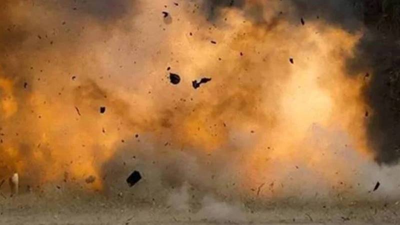 قلات: سڑک کنارے دھماکے میں ایک شخص جاں بحق، 4 زخمی