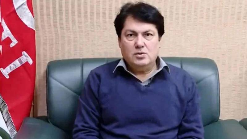 عمران خان اور بشریٰ بی بی کو سحری و افطار کے بغیر روزہ رکھنے پر مجبور کیا جا رہا ہے: بیرسٹر سیف
