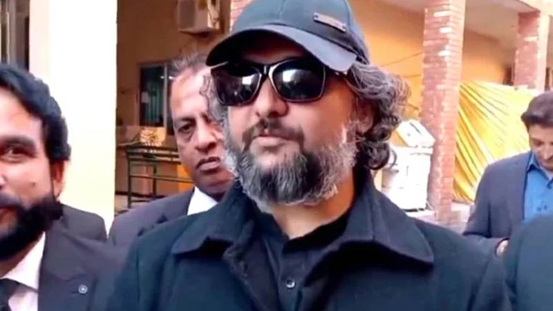 پشاور ہائی کورٹ کا فیصل جاوید کا نام عارضی طور پر پی این آئی ایل سے نکالنے کا حکم