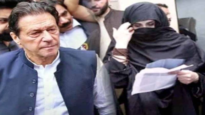 عمران خان اور بشریٰ بی بی کے کیسز میں مختلف کرکٹ فارمیٹس کی حکمت عملی اپنانے کا دعویٰ