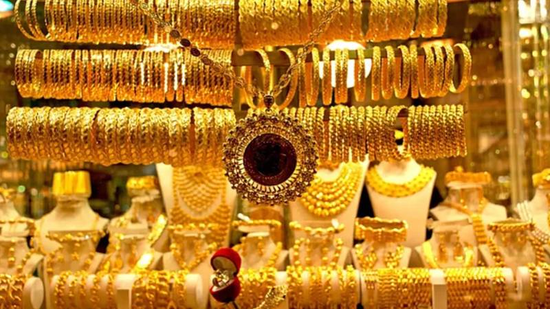 سونے کی فی تولہ قیمت میں 700 روپے کا اضافہ