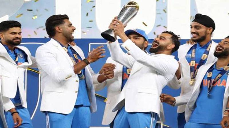 چیمپئنز ٹرافی جیتنے والی ٹیم کو سفید کوٹ کیوں پہنائے جاتے ہیں؟ اس کی اہمیت کیا ہے؟