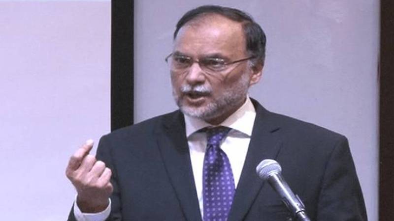 آکسفورڈ یونیورسٹی کے طالبعلم کی تنقید کے بعد احسن اقبال کا پہلا بیان