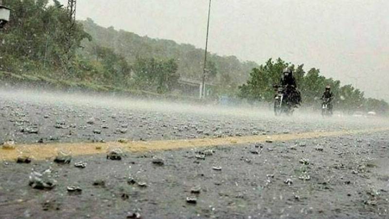 لاہور میں بارش کا سسٹم داخل، فضائی آلودگی میں اضافہ