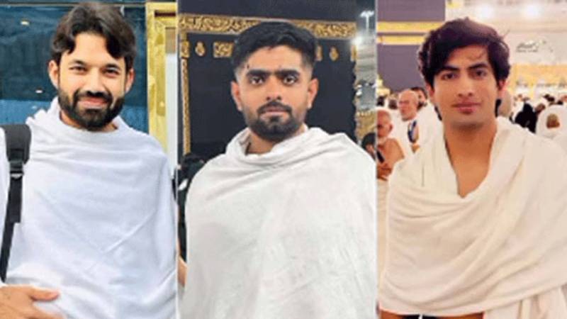 محمد رضوان اور بابر اعظم کی مکہ مکرمہ میں نئی ویڈیو وائرل، ٹیم سے ڈراپ ہونے کے بعد
