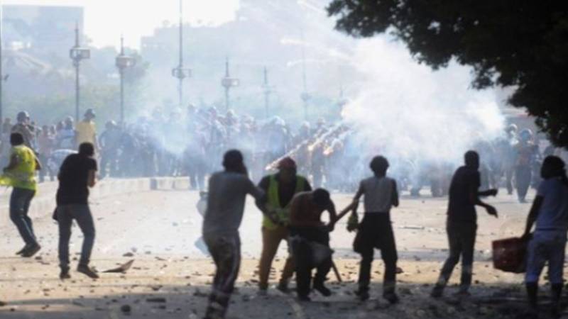 مقبوضہ کشمیر: بھارتی پولیس کا پرامن خاتون پر وحشیانہ تشدد