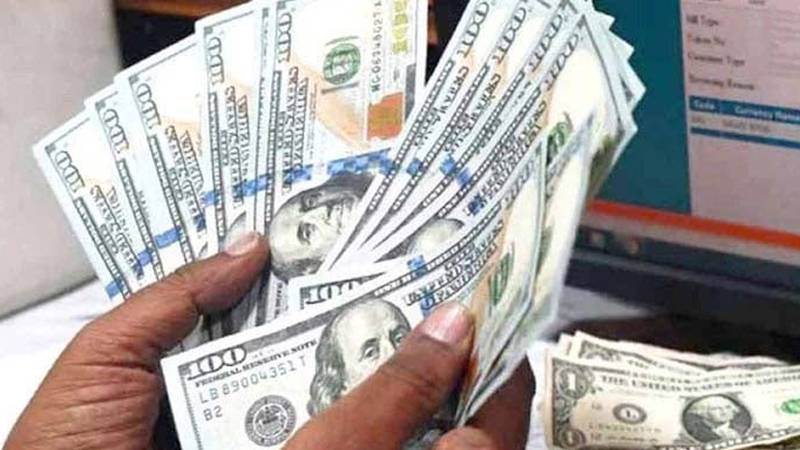 انٹر بینک: امریکی ڈالر 2 پیسے سستا ہو کر 280 روپے 25 پیسے کا ہو گیا