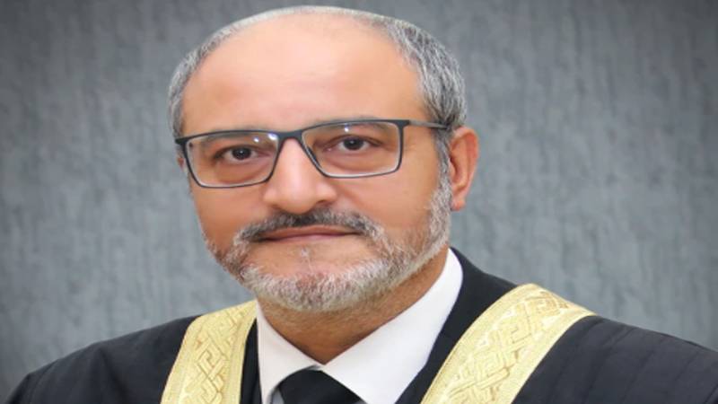 عمران خان ملاقات کیسز کی منتقلی نہ ہوتی تو یہ کریمنل توہینِ عدالت ہوتی، جسٹس اعجاز