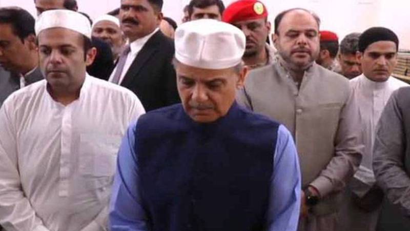 وزیراعظم کی مسجد نبویﷺ میں حاضری، ریاض الجنہ میں نوافل ادا کئے