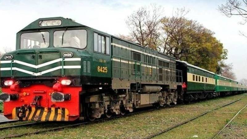 میانوالی سے لاہور آنے والی ٹرین کا بفلر ٹوٹنے سے بڑا حادثہ ٹل گیا