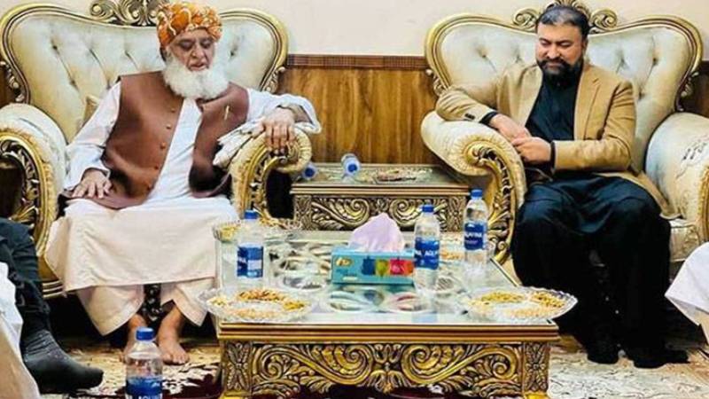 وزیر اعلیٰ بلوچستان کی مولانا فضل الرحمان سے ملاقات، امن و ترقی پر تبادلہ خیال
