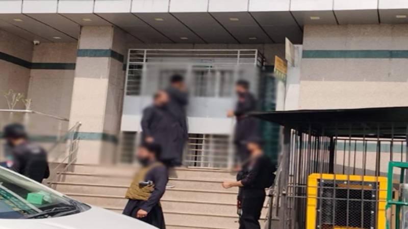 خیبر: باڑہ بازار میں ڈاکوؤں کی نجی بینک سے ایک کروڑ کی ڈکیتی