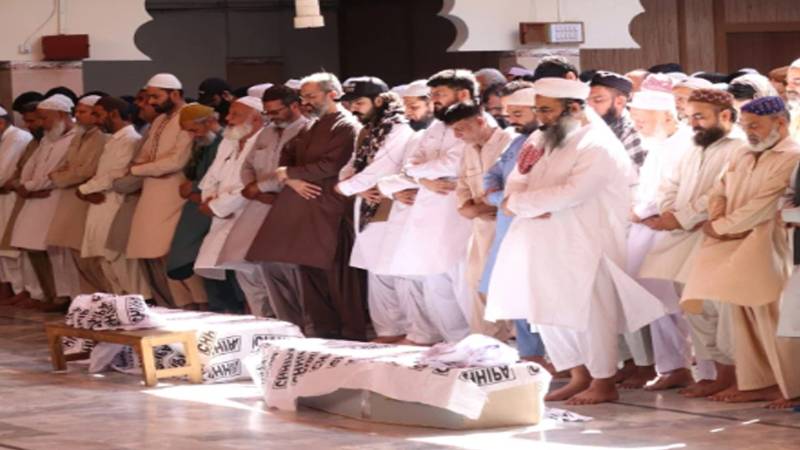 کراچی: ملیر ہالٹ حادثے میں جاں بحق میاں بیوی اور نومولود کی نماز جنازہ ادا