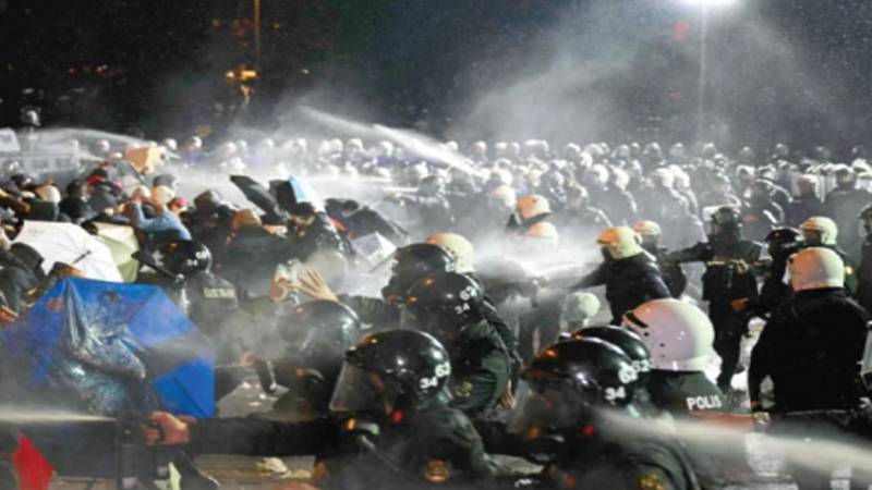 ترکی میں 55 سے زائد صوبوں میں مظاہرے، استنبول اور انقرہ میں کشیدگی، 1,100 افراد کی گرفتاری