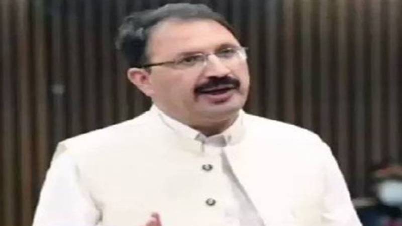 نمبرز کی خریدوفروخت؟ پی اے سی چیئرمین جنید اکبر پر طلبا کو بلیک میل کرنے کے الزامات