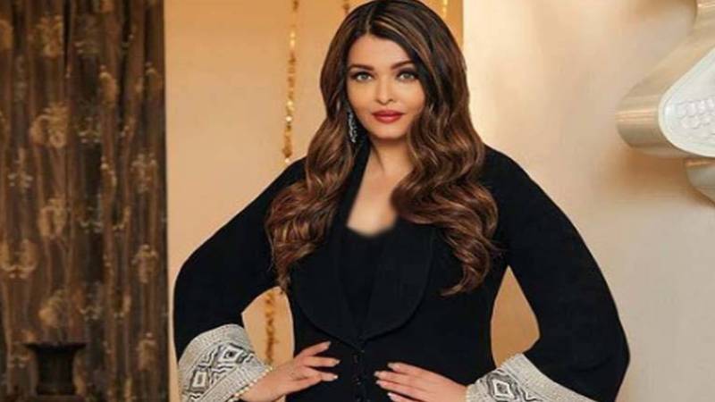 ایشوریا رائے کی گاڑی مبینہ طور پر حادثے کا شکار