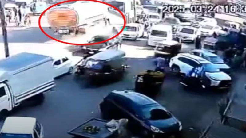 خوفناک ٹریفک حادثہ: واٹر ٹینکر کی بے قابو رفتار نے چھین لی میاں بیوی اور نومولود بچے کی جان