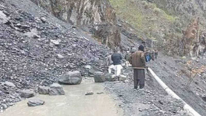 چترال اور کوہستان میں موسلادھار بارشوں سے سڑکیں بند، فصلیں تباہ