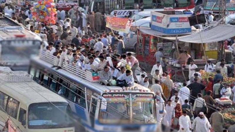 عید پر ٹرانسپورٹ مافیا کا کھیل: من مانی کرائے، چھت پر سفر اور بے چارہ مسافر