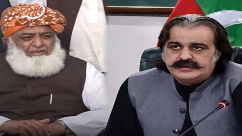عمران خان کی ہدایت کے باوجود جے یو آئی کے رہنما علی امین فضل الرحمان کے خلاف بیانات جاری
