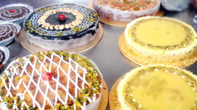 عید الفطر کے موقع پر لاہور کی بیکریوں میں کیک کی مانگ میں اضافہ