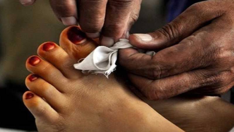 بیوی کو دوپٹے سے قتل کرکے پیٹی میں چھپانے والا شوہر گرفتار
