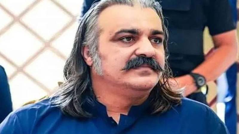 شراب اور اسلحہ برآمدگی کیس: علی امین گنڈا پور کے وارنٹ گرفتاری برقرار رکھنے کا فیصلہ