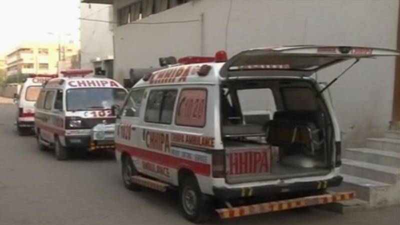 کراچی: بے قابو ٹرک کی ٹکر سے رکشہ مسافر جاں بحق، ڈرائیور زخمی
