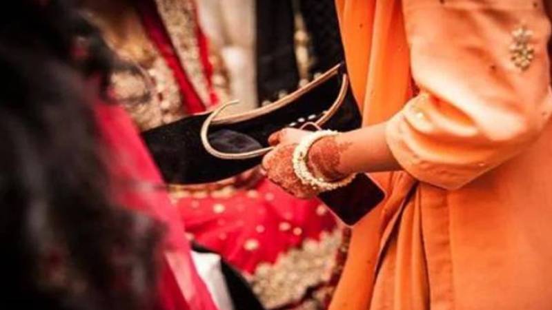جوتا چھپائی کی رسم میں 5 ہزار پر اختلاف، دلہن والوں نے دولہا کی بے عزتی کر ڈالی