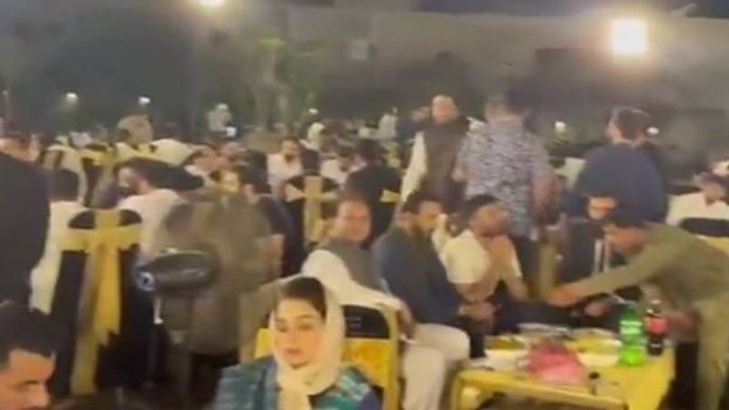 لاہور میں پی ٹی آئی ورکرز کنونشن پر چھاپہ، پولیس اور رہنماؤں میں تناؤ