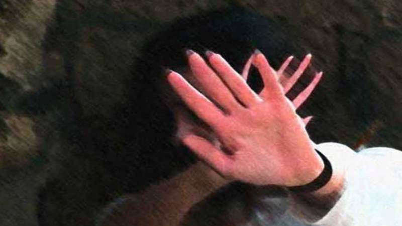 خاتون بینک منیجر کو ہراساں کرنے پر انٹرن کو 5 لاکھ روپے جرمانہ