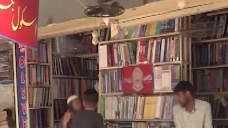 مفت درسی کتب فروخت کرنے والا دکاندار گرفتار، 75 سرکاری کتابیں برآمد