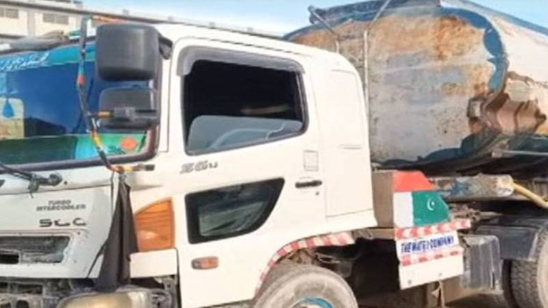 کراچی: واٹر ٹینکر کی ٹکر سے 4 سالہ بچہ جان کی بازی ہار گیا