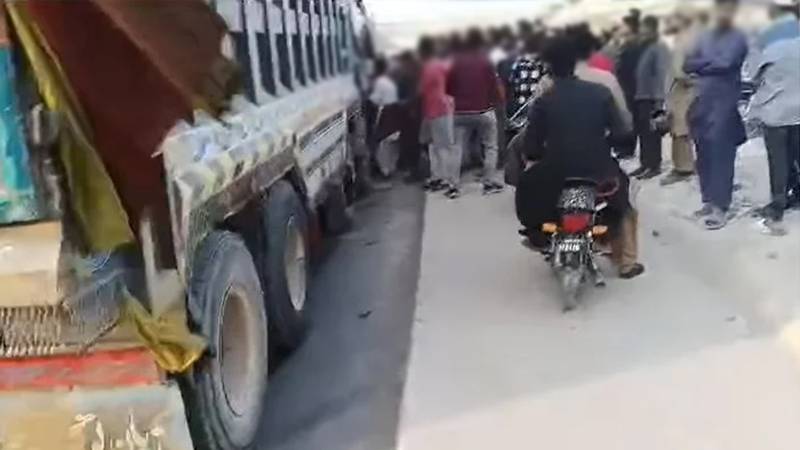 المناک حادثہ: ٹرالر کی ٹکر سے 8 سالہ بچہ جاں بحق