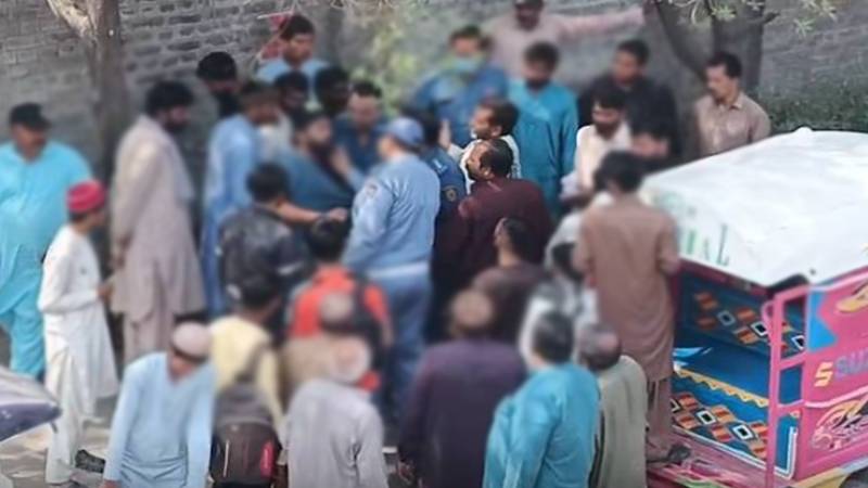 کچا جیل روڈ پر ٹریفک وارڈنز اور چنگچی ڈرائیورز میں جھگڑا، ایک ڈرائیور گرفتار
