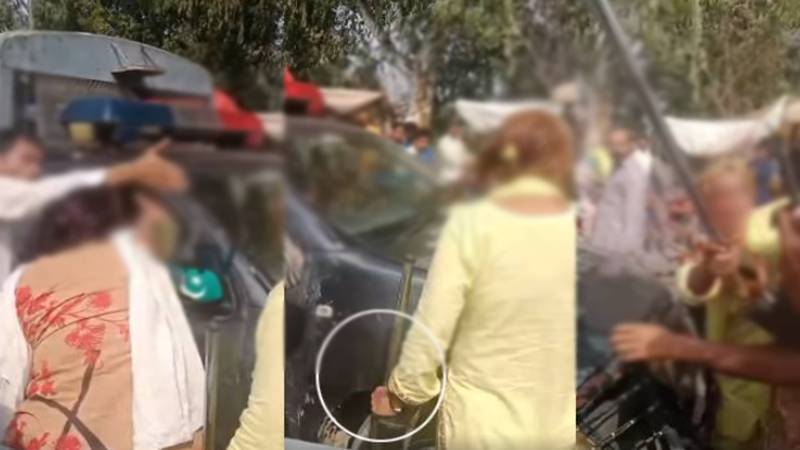 گوجرانوالہ میں پولیس وین اور رکشے کا تصادم، خواتین کا احتجاجی مظاہرہ
