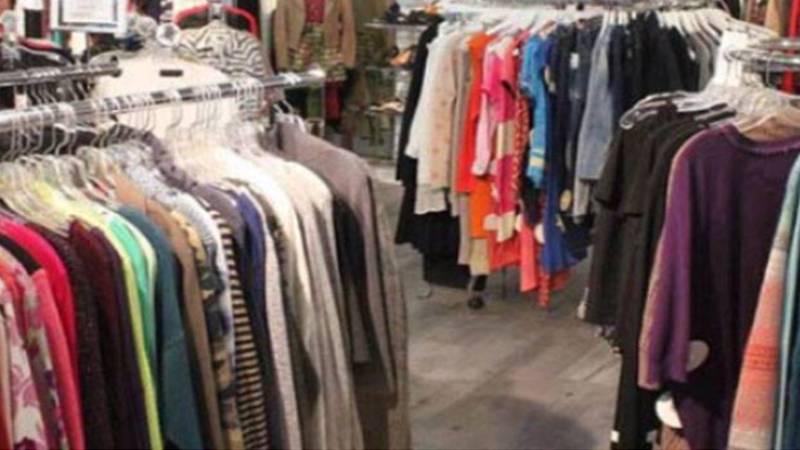 گرمیوں میں کون سے لباس سے پرہیز کرنا چاہیے؟