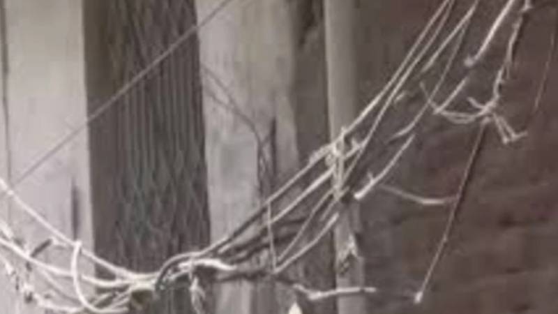 کرنٹ لگنے سے بچے کی موت؛ لیسکو افسران کی ضمانت خارج ہونے پر عدالت سے فرار
