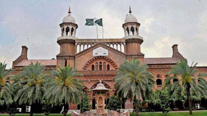 لاہور ہائیکورٹ کی چنگ چی رکشوں اور ٹریفک جام پر سخت برہمی، فیکٹریاں سیل کرنے کا عندیہ