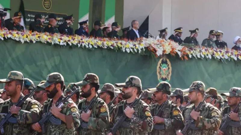 ایران میں آرمی ڈے پر شاندار پریڈ، جدید ڈرونز اور میزائل سسٹمز کی نمائش