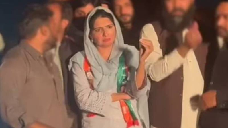 راولپنڈی: پی ٹی آئی رہنما عالیہ حمزہ گرفتار، یوتھ کنوینشن میں شرکت پر پولیس کارروائی