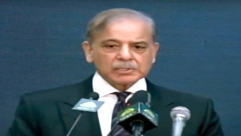دنیا زراعت میں آگے بڑھ گئی، ہم قیمتی وقت گنواتے رہے: وزیراعظم