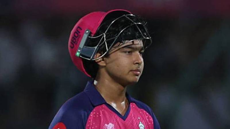 ویبھوو سوریاونشی نے تاریخ رقم کر دی، 14 سال کی عمر میں آئی پی ایل ڈیبیو، پہلے ہی گیند پر چھکا