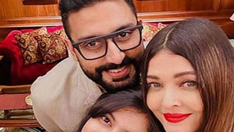 ایشوریا اور ابھیشیک بچن کی شادی کی 18ویں سالگرہ، خاندانی تصویر نے مداحوں کے دل جیت لیے