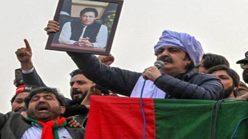 احتجاج اور پولیس تشدد کیس: علی امین گنڈاپور سمیت پی ٹی آئی رہنماؤں کے ناقابل ضمانت وارنٹ گرفتاری جاری
