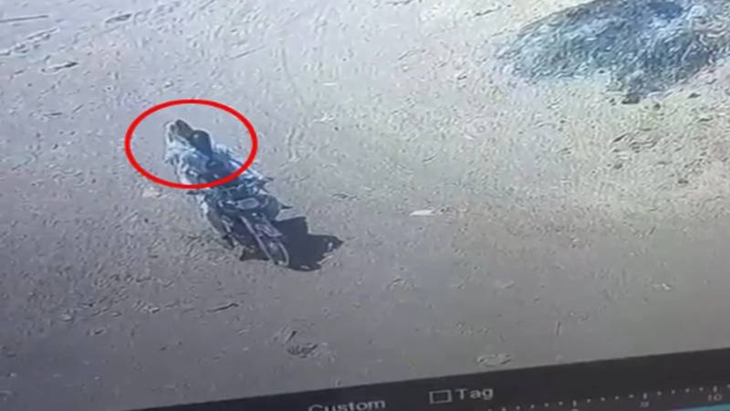 کورنگی میں خاتون کا قتل: مقتولہ کو پارک لے جانے والی ویڈیو منظر عام پر آ گئی